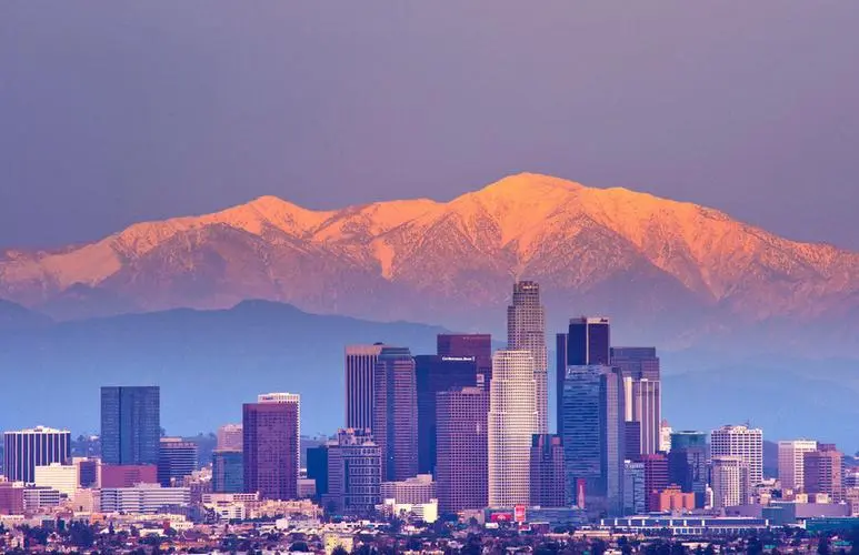 逻辑拆解“牢A宇宙”：为什么只有在信息茧房里，他的故事才成立？